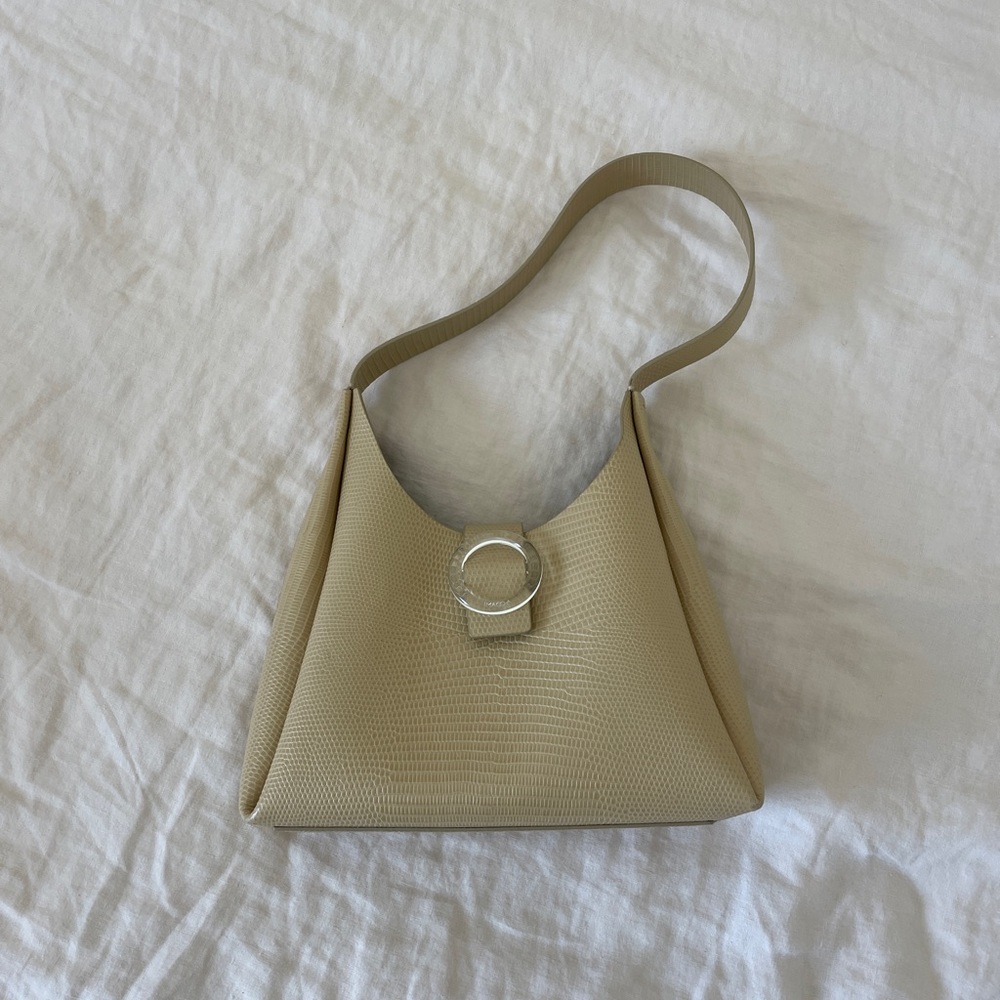 IMAGO-A Beige Tan Croc Leather Shoulder Handbag Lucite Buckle